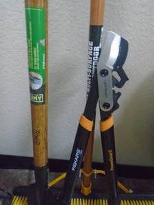 Qty of 3 utility tools. As shown. CASH ON SITE ONLY. PICKUP IS MONDAY MAY 4TH FROM 11 AM TO 4 PM. REGARDLESS WHAT THE SCHEDULE STATES.