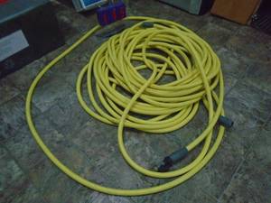 Quality garden hose. Approx 75 to 100 feet. As shown. CASH ON SITE ONLY. PICKUP IS MONDAY MAY 4TH FROM 11 AM TO 4 PM. REGARDLESS WHAT THE SCHEDULE STATES.