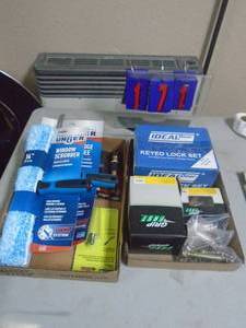 Squeege with hardware & misc. As shown. CASH ON SITE ONLY. PICKUP IS MONDAY MAY 4TH FROM 11 AM TO 4 PM. REGARDLESS WHAT THE SCHEDULE STATES.