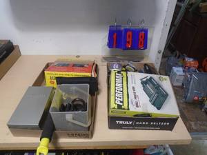 Drill press vise with easy stripper. As shown. CASH ON SITE ONLY. PICKUP IS MONDAY MAY 4TH FROM 11 AM TO 4 PM. REGARDLESS WHAT THE SCHEDULE STATES.