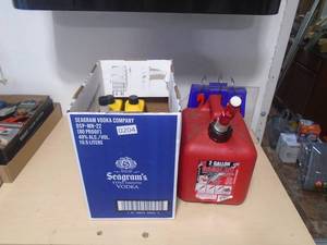 2 gallon can & motor oil. As shown. CASH ON SITE ONLY. PICKUP IS MONDAY MAY 4TH FROM 11 AM TO 4 PM. REGARDLESS WHAT THE SCHEDULE STATES.