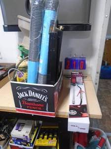 Battery powered pump & rabbit mesh. As shown. CASH ON SITE ONLY. PICKUP IS MONDAY MAY 4TH FROM 11 AM TO 4 PM. REGARDLESS WHAT THE SCHEDULE STATES.