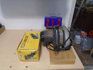 Angle vise & skil saw. As shown. CASH ON SITE ONLY. PICKUP IS MONDAY MAY 4TH FROM 11 AM TO 4 PM. REGARDLESS WHAT THE SCHEDULE STATES.