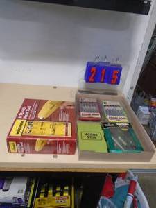 Wagner heat gun & bulbs. As shown. CASH ON SITE ONLY. PICKUP IS MONDAY MAY 4TH FROM 11 AM TO 4 PM. REGARDLESS WHAT THE SCHEDULE STATES.