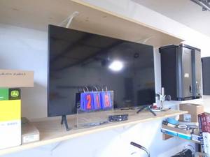 Samsung 42 inch flat screen with remote. CASH ON SITE ONLY. PICKUP IS MONDAY MAY 4TH FROM 11 AM TO 4 PM. REGARDLESS WHAT THE SCHEDULE STATES.