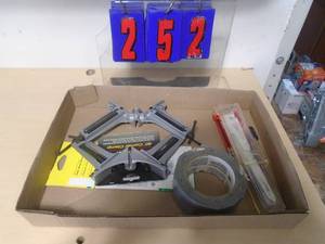 Corner clamps & saw blades. As shown. CASH ON SITE ONLY. PICKUP IS MONDAY MAY 4TH FROM 11 AM TO 4 PM. REGARDLESS WHAT THE SCHEDULE STATES.