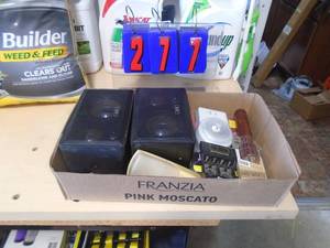 Speakers & flash light. As shown. CASH ON SITE ONLY. PICKUP IS MONDAY MAY 4TH FROM 11 AM TO 4 PM. REGARDLESS WHAT THE SCHEDULE STATES.
