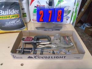 Clamps. As shown. CASH ON SITE ONLY. PICKUP IS MONDAY MAY 4TH FROM 11 AM TO 4 PM. REGARDLESS WHAT THE SCHEDULE STATES.