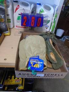 Gloves. As shown. CASH ON SITE ONLY. PICKUP IS MONDAY MAY 4TH FROM 11 AM TO 4 PM. REGARDLESS WHAT THE SCHEDULE STATES.