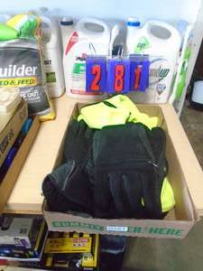 Flat of gloves & hat. As shown. CASH ON SITE ONLY. PICKUP IS MONDAY MAY 4TH FROM 11 AM TO 4 PM. REGARDLESS WHAT THE SCHEDULE STATES.