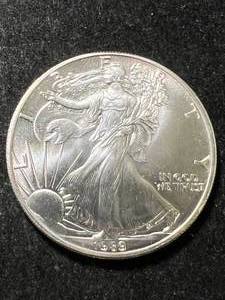 1989 AMERICAN SILVER EAGLE 1 TROY OZ .999 FINE SILVER