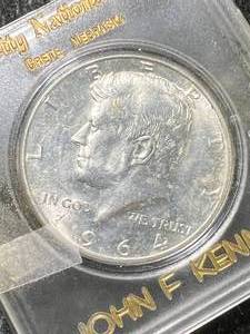 1964 US KENNEDY HALF DOLLAR UNC IN CASE