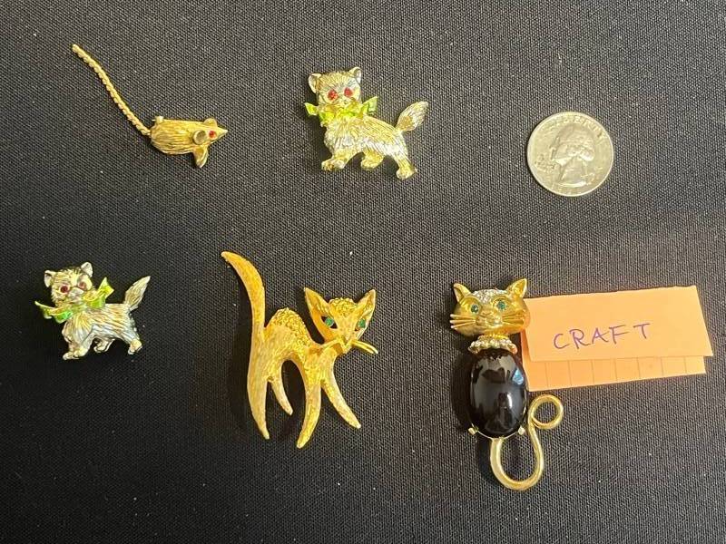 VTG Collectible Craft Cat Pin & Unique Gold-Tone Cat & Mouse Brooch Collection Inc Craft