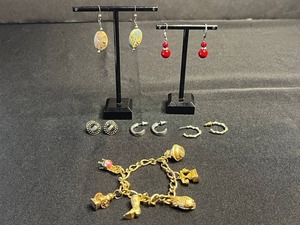 Costume Jewelry Mixed Lot - VTG Avon Charm Bracelet & Earrings