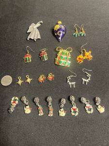 VTG Christmas Earrings & Pins Mixed Lot