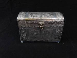 Handicraft Made in India Engraved Slilver Tone Metal Jewelry Box with Velvet Interior. 8x6