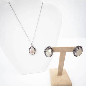 Whiting & Davis Silver Tone Mother of Pearl Oval Pendant Necklace with Matching Clip-On Earrings. 18