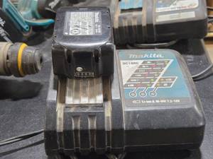 Makita� Li-ion 14.4-18V  Ni-MH 7.2-14.4V Battery Charger DC18RC with Makita 18V 5.0Ah Lithium-Ion Battery Pack