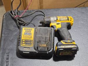 DeWalt� 12V Cordless Screwdriver DCF610 with Battery, Charger
