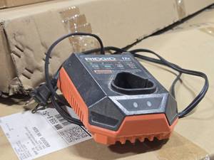 Ridgid� 12V Battery Charger R86045