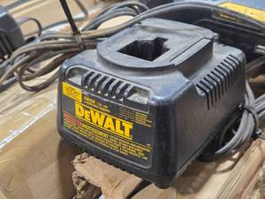 DeWalt� 7.2V-18V 1-Hour NiCd Battery Charger DW9116
