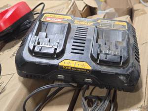 DeWalt� 12V-20V Max Lithium-Ion Jobsite Charging Station DCB102