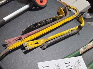 Lot of (5) Crow Bars  Nail Pullers (assorted)