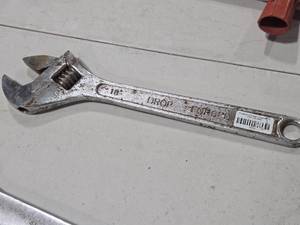 18 Adjustable Wrench