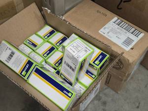 Lot of (29) Leviton Decora Plus Illuminated 3-way Rocker, Switch #202-5633-2W 20A-120V (in original packaging)