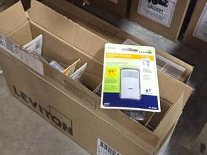 Lot of (12) Leviton Decora Universal Motion Sensor Switch #R12-IPS02-ILW (in original packaging)