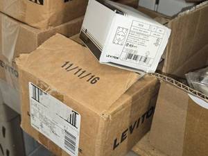 Lot of (1 Box) Leviton 2-pole 3-wire Grounding Power Supply #161-5372 10-count ( 10 total items ) (in original packaging)