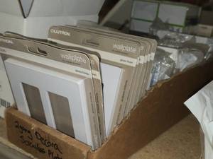 Lot of (50) Lutron and Leviton Decora 2-gang Screwless Wall Plate White (in original packaging)