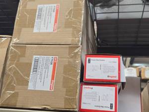 Lot of (20) LeGrand AC Power Kit Power Box Duplex F7526