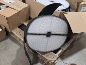 LED Sport Light with Mounting Bracket- SPL-850W-HV2-57K-B44-TR 850W 277-480V Dim 60Hz 5700K 4H4V Trunnion (used)