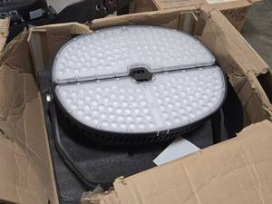LED Sport Light with Mounting Bracket- SPL-850W-HV2-57K-B44-TR 850W 277-480V Dim 60Hz 5700K 4H4V Trunnion (used)
