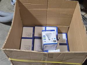 Lot of (22) PAR 30 LED Bulbs 11W 850LM Dimmable