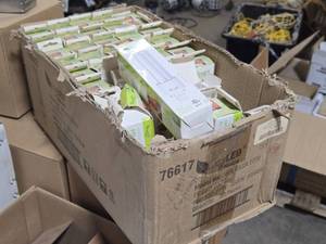 Lot of (40) Maxlite Max LED 6PLGX 23LED35 13 W 3500K