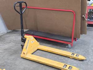 Uline 5500-lbs Pallet Truck H-1043