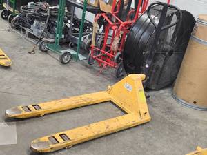 Uline 5500-lbs Pallet Truck H-1043