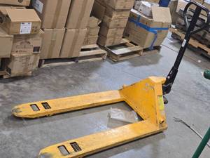 Uline 5500-lbs Pallet Truck H-1043