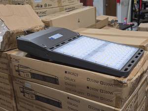 Lot of (5) V-Tac Shoebox LED Area Light VT-SBN2-240W-850 240W 5000K 100-277V