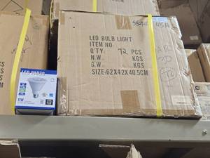 Lot of (1 Box) LED BR30 Bulb 11W 850LM Dimmable 72-count ( 72 total items )