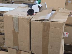 Lot of (2 Boxes) V-Tac Photocell Base Receptacles 100-count ( 200 total items )