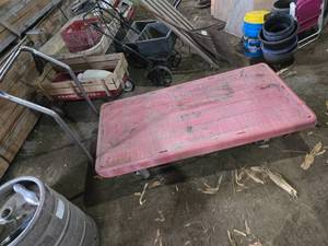 Rubbermaid Flatbed Cart, Red