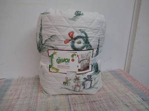 Dr. Suesss The Grinch Twin Size Quilt & Sham Set
