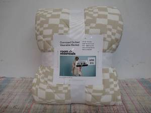 Quilted Wearable Blanket WhiteTan Pattern - Room Essentials