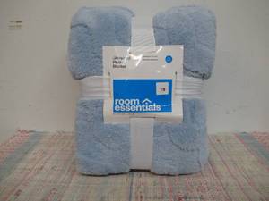 Room Essentials Baby Blue Jacquard Plush Blanket 90in x 92in