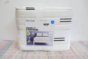 FullQueen Satin Quilt WhiteBlack - Room Essentials, Midweight Sateen Coverlet