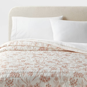 Room Essentials FullQueen Satin Quilt Copper, Floral Sateen Coverlet.