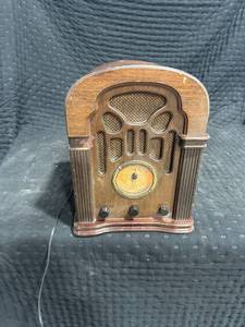 Radio Shack Vintage-Style Radio